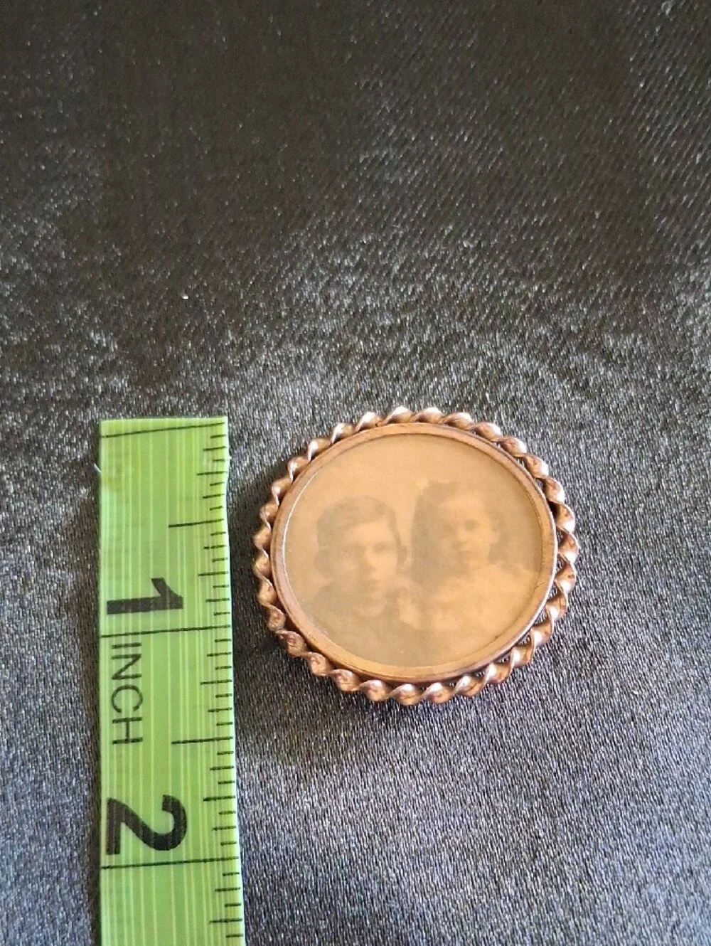 Victorian Antique Mourning Brooch Round Copper-Tone Picture Frame -